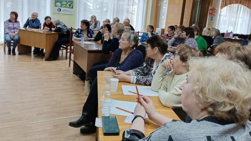 Кировские ветераны стали участниками интеллектуальной игры по садоводству.